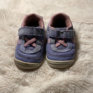 Little girls size 6US stride rite light purple and pink sneakers!